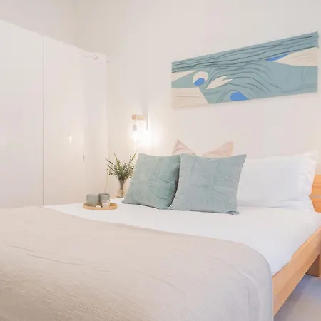 Enchanted - 2 By Rent 코모